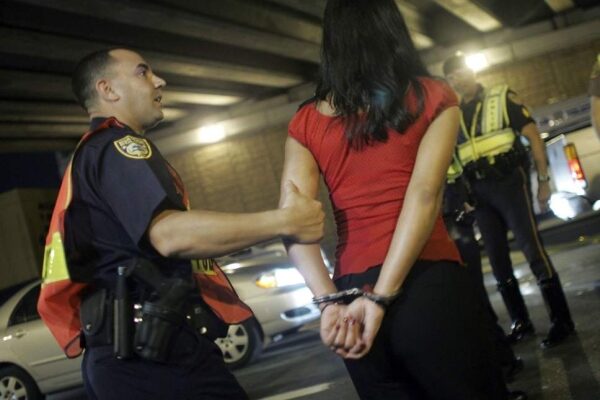 Ungewöhnliche Zeichen, die Touristen auf ihren Reisen begegnen können.