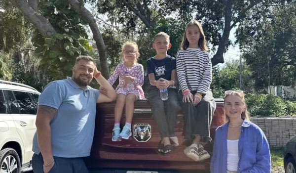 Nahaufnahme der schönen rosa Pfingstrose Blume auf unscharfen Hintergrund