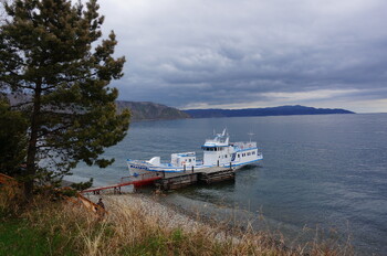 На Байкале нашли катер с умершими от отравления туристами На Байкале нашли катер с умершими от отравления туристами