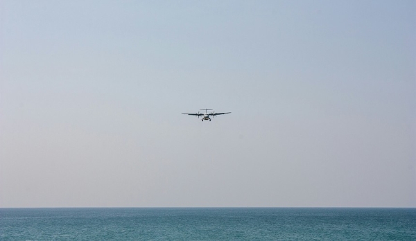 Touristen, die wegen einer Flugzeugpanne in Phuket festsitzen, werden über die Verschiebung des Fluges auf den nächsten Tag informiert.