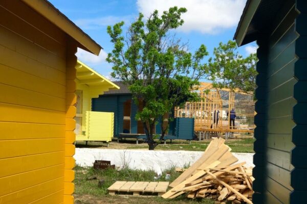 Abstract geometric pattern of overlapping circles in shades of blue and purple