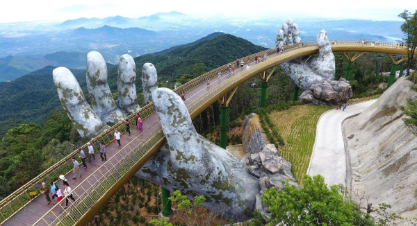 Die Goldene Brücke in Danang, Vietnam - ein Muss für jeden Reisenden.
