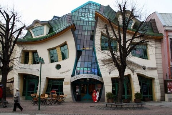 Wie sieht ein schiefes Haus im polnischen Sopot aus?