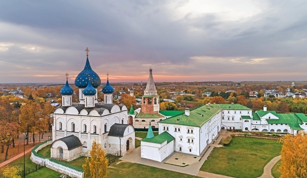 Bei den Feierlichkeiten zum 1000-jährigen Bestehen von Suzdal wird ein Rekord für die größte Teeparty aufgestellt
