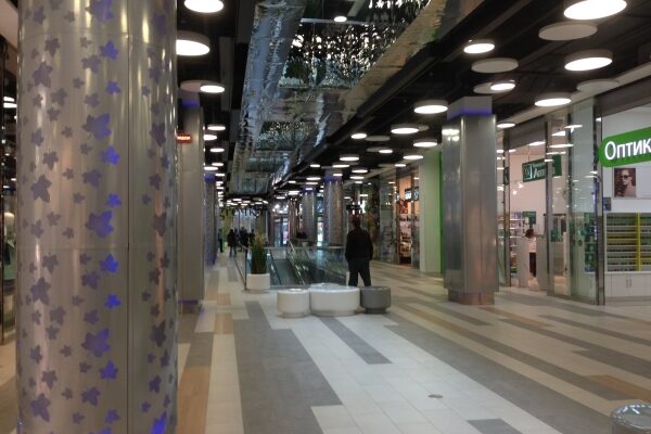 Ein Viertel der Fläche in kleinformatigen Einkaufszentren in St. Petersburg wird von Mietern aus dem Unterhaltungssektor belegt