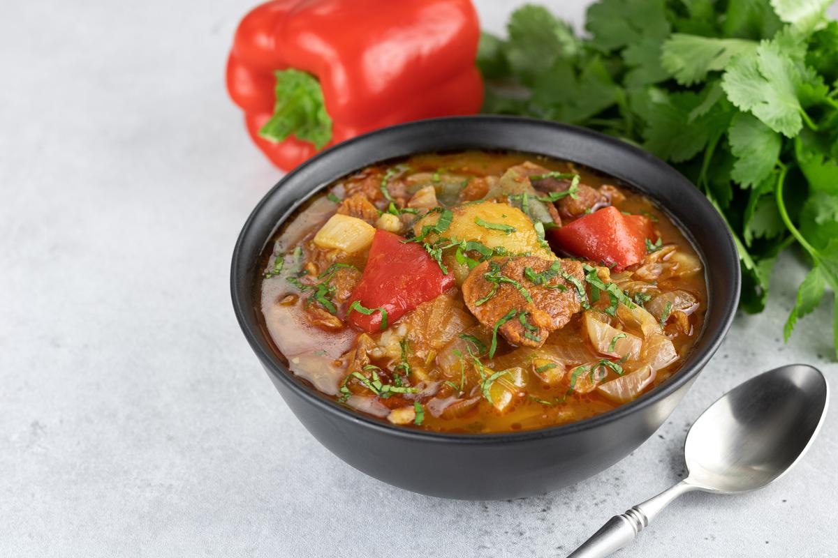 Хашлама - мясное рагу из говядины или баранины с овощами и специями